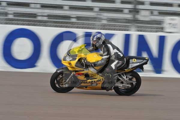 Motorcycle action photographs;Rockingham;Rockingham photographs;Trackday digital images;event digital images;eventdigitalimages;no limits trackday;peter wileman photography;rockingham corby northamptonshire;trackday;trackday photos