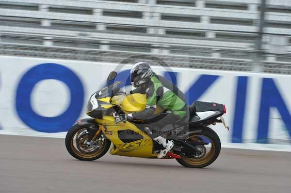 Motorcycle action photographs;Rockingham;Rockingham photographs;Trackday digital images;event digital images;eventdigitalimages;no limits trackday;peter wileman photography;rockingham corby northamptonshire;trackday;trackday photos