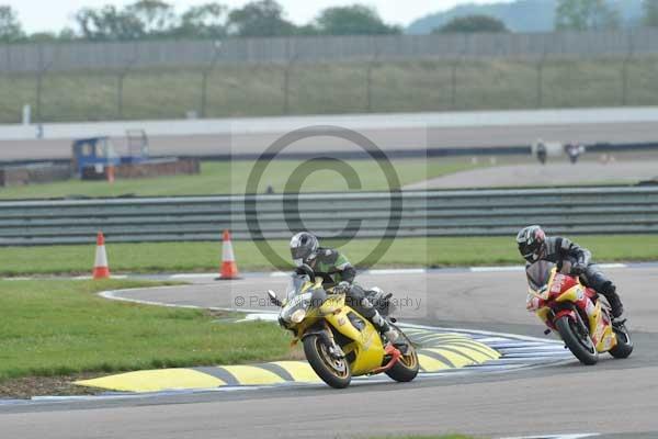 Motorcycle action photographs;Rockingham;Rockingham photographs;Trackday digital images;event digital images;eventdigitalimages;no limits trackday;peter wileman photography;rockingham corby northamptonshire;trackday;trackday photos