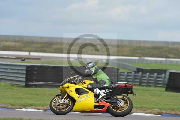 Motorcycle action photographs;Rockingham;Rockingham photographs;Trackday digital images;event digital images;eventdigitalimages;no limits trackday;peter wileman photography;rockingham corby northamptonshire;trackday;trackday photos