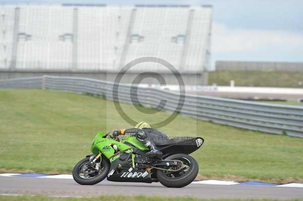 Motorcycle action photographs;Rockingham;Rockingham photographs;Trackday digital images;event digital images;eventdigitalimages;no limits trackday;peter wileman photography;rockingham corby northamptonshire;trackday;trackday photos