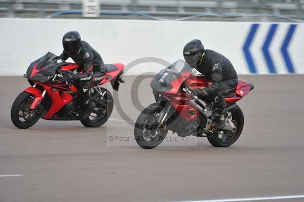 Motorcycle action photographs;Rockingham;Rockingham photographs;Trackday digital images;event digital images;eventdigitalimages;no limits trackday;peter wileman photography;rockingham corby northamptonshire;trackday;trackday photos