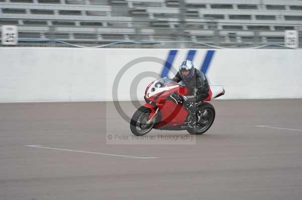 Motorcycle action photographs;Rockingham;Rockingham photographs;Trackday digital images;event digital images;eventdigitalimages;no limits trackday;peter wileman photography;rockingham corby northamptonshire;trackday;trackday photos