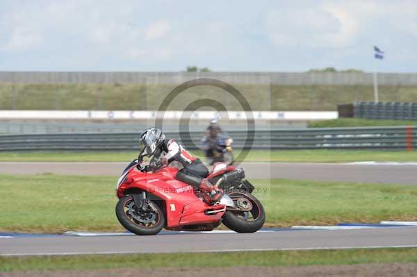 Motorcycle action photographs;Rockingham;Rockingham photographs;Trackday digital images;event digital images;eventdigitalimages;no limits trackday;peter wileman photography;rockingham corby northamptonshire;trackday;trackday photos