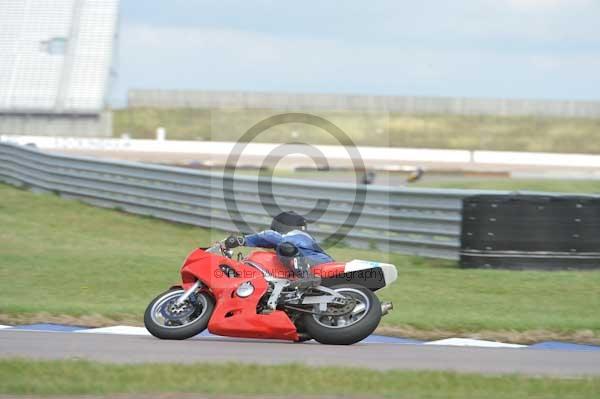 Motorcycle action photographs;Rockingham;Rockingham photographs;Trackday digital images;event digital images;eventdigitalimages;no limits trackday;peter wileman photography;rockingham corby northamptonshire;trackday;trackday photos