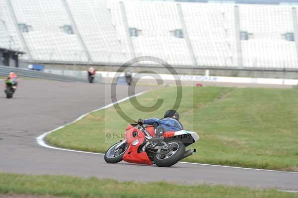 Motorcycle action photographs;Rockingham;Rockingham photographs;Trackday digital images;event digital images;eventdigitalimages;no limits trackday;peter wileman photography;rockingham corby northamptonshire;trackday;trackday photos