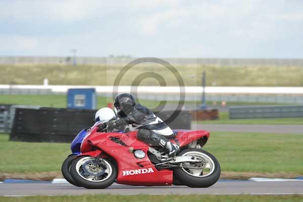 Motorcycle action photographs;Rockingham;Rockingham photographs;Trackday digital images;event digital images;eventdigitalimages;no limits trackday;peter wileman photography;rockingham corby northamptonshire;trackday;trackday photos