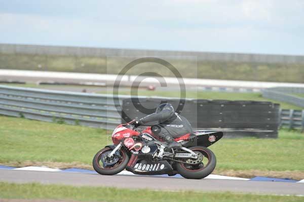 Motorcycle action photographs;Rockingham;Rockingham photographs;Trackday digital images;event digital images;eventdigitalimages;no limits trackday;peter wileman photography;rockingham corby northamptonshire;trackday;trackday photos