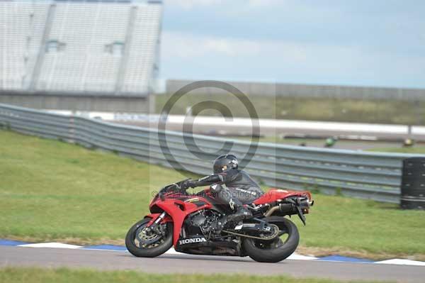 Motorcycle action photographs;Rockingham;Rockingham photographs;Trackday digital images;event digital images;eventdigitalimages;no limits trackday;peter wileman photography;rockingham corby northamptonshire;trackday;trackday photos