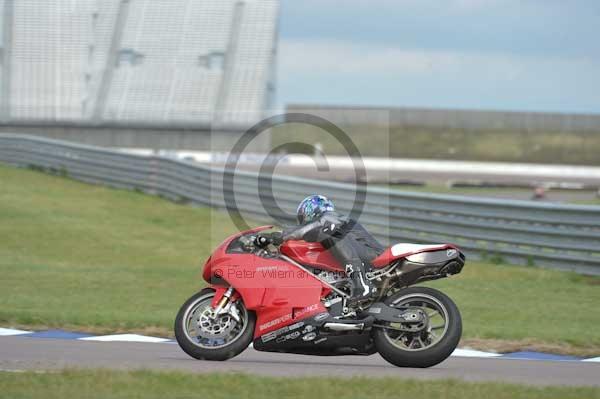 Motorcycle action photographs;Rockingham;Rockingham photographs;Trackday digital images;event digital images;eventdigitalimages;no limits trackday;peter wileman photography;rockingham corby northamptonshire;trackday;trackday photos