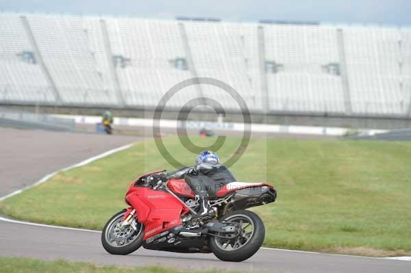 Motorcycle action photographs;Rockingham;Rockingham photographs;Trackday digital images;event digital images;eventdigitalimages;no limits trackday;peter wileman photography;rockingham corby northamptonshire;trackday;trackday photos