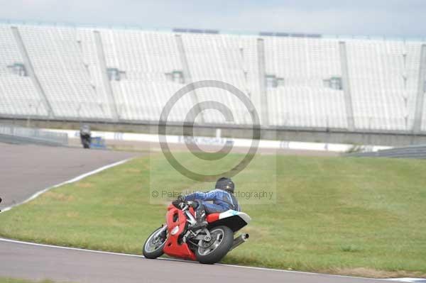 Motorcycle action photographs;Rockingham;Rockingham photographs;Trackday digital images;event digital images;eventdigitalimages;no limits trackday;peter wileman photography;rockingham corby northamptonshire;trackday;trackday photos