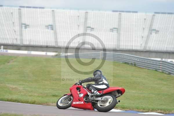 Motorcycle action photographs;Rockingham;Rockingham photographs;Trackday digital images;event digital images;eventdigitalimages;no limits trackday;peter wileman photography;rockingham corby northamptonshire;trackday;trackday photos