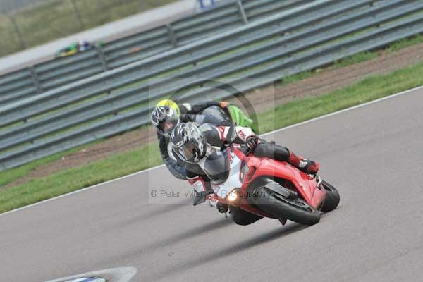 Motorcycle action photographs;Rockingham;Rockingham photographs;Trackday digital images;event digital images;eventdigitalimages;no limits trackday;peter wileman photography;rockingham corby northamptonshire;trackday;trackday photos