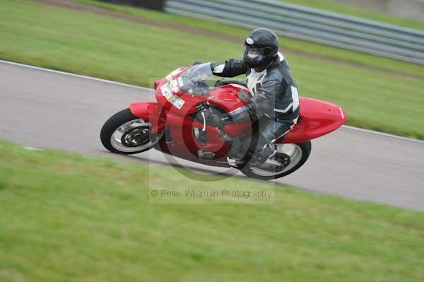 Motorcycle action photographs;Rockingham;Rockingham photographs;Trackday digital images;event digital images;eventdigitalimages;no limits trackday;peter wileman photography;rockingham corby northamptonshire;trackday;trackday photos