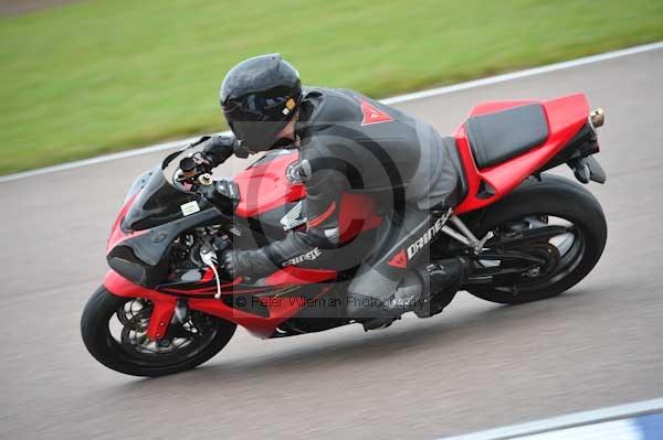 Motorcycle action photographs;Rockingham;Rockingham photographs;Trackday digital images;event digital images;eventdigitalimages;no limits trackday;peter wileman photography;rockingham corby northamptonshire;trackday;trackday photos