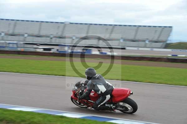 Motorcycle action photographs;Rockingham;Rockingham photographs;Trackday digital images;event digital images;eventdigitalimages;no limits trackday;peter wileman photography;rockingham corby northamptonshire;trackday;trackday photos