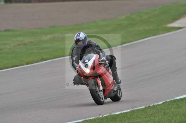 Motorcycle action photographs;Rockingham;Rockingham photographs;Trackday digital images;event digital images;eventdigitalimages;no limits trackday;peter wileman photography;rockingham corby northamptonshire;trackday;trackday photos