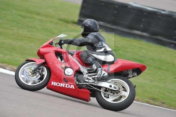 Motorcycle action photographs;Rockingham;Rockingham photographs;Trackday digital images;event digital images;eventdigitalimages;no limits trackday;peter wileman photography;rockingham corby northamptonshire;trackday;trackday photos