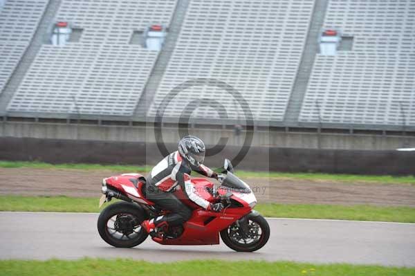 Motorcycle action photographs;Rockingham;Rockingham photographs;Trackday digital images;event digital images;eventdigitalimages;no limits trackday;peter wileman photography;rockingham corby northamptonshire;trackday;trackday photos