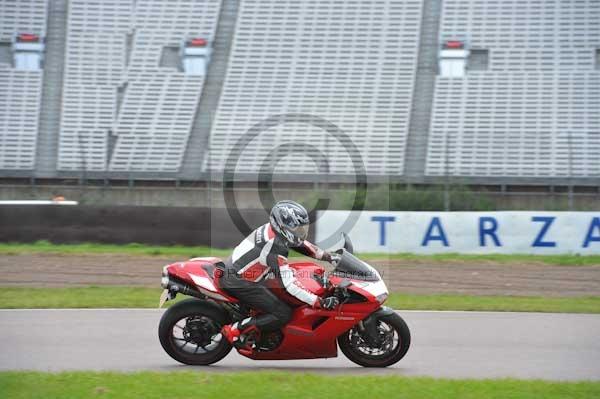 Motorcycle action photographs;Rockingham;Rockingham photographs;Trackday digital images;event digital images;eventdigitalimages;no limits trackday;peter wileman photography;rockingham corby northamptonshire;trackday;trackday photos