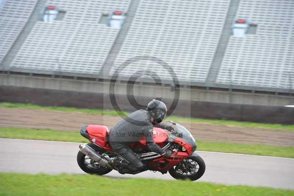 Motorcycle action photographs;Rockingham;Rockingham photographs;Trackday digital images;event digital images;eventdigitalimages;no limits trackday;peter wileman photography;rockingham corby northamptonshire;trackday;trackday photos