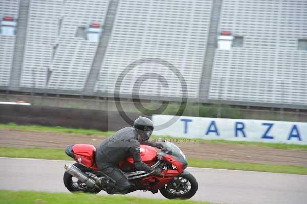 Motorcycle action photographs;Rockingham;Rockingham photographs;Trackday digital images;event digital images;eventdigitalimages;no limits trackday;peter wileman photography;rockingham corby northamptonshire;trackday;trackday photos