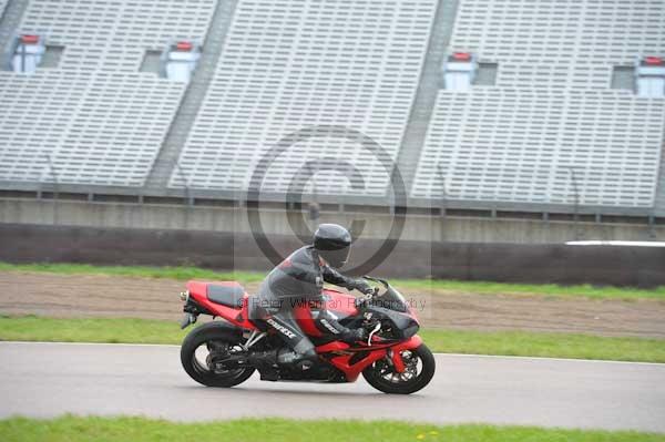 Motorcycle action photographs;Rockingham;Rockingham photographs;Trackday digital images;event digital images;eventdigitalimages;no limits trackday;peter wileman photography;rockingham corby northamptonshire;trackday;trackday photos