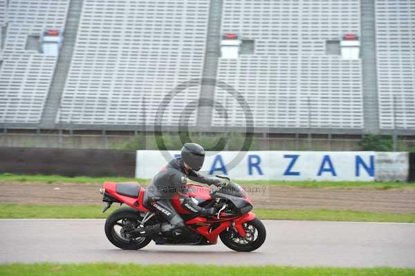 Motorcycle action photographs;Rockingham;Rockingham photographs;Trackday digital images;event digital images;eventdigitalimages;no limits trackday;peter wileman photography;rockingham corby northamptonshire;trackday;trackday photos