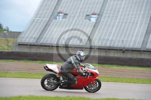 Motorcycle action photographs;Rockingham;Rockingham photographs;Trackday digital images;event digital images;eventdigitalimages;no limits trackday;peter wileman photography;rockingham corby northamptonshire;trackday;trackday photos