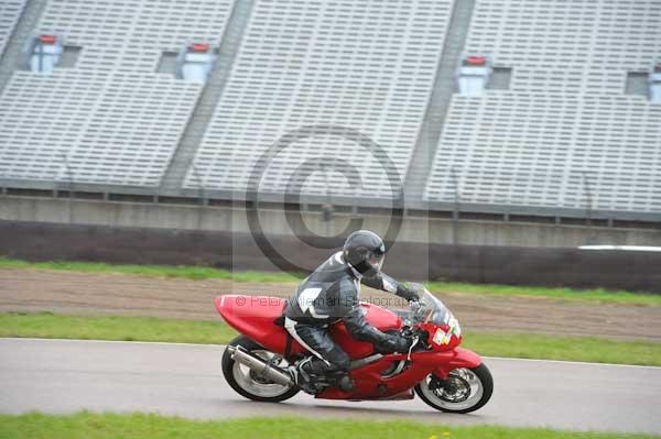 Motorcycle action photographs;Rockingham;Rockingham photographs;Trackday digital images;event digital images;eventdigitalimages;no limits trackday;peter wileman photography;rockingham corby northamptonshire;trackday;trackday photos