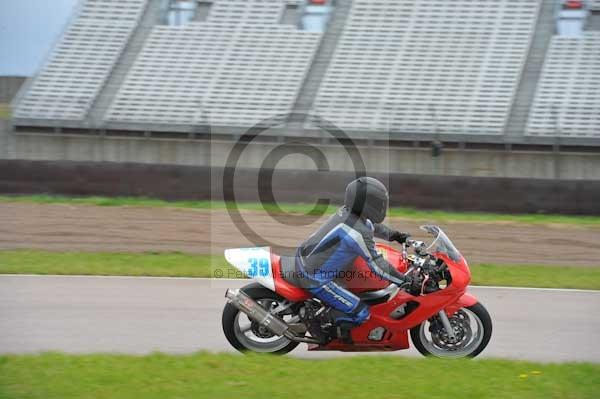 Motorcycle action photographs;Rockingham;Rockingham photographs;Trackday digital images;event digital images;eventdigitalimages;no limits trackday;peter wileman photography;rockingham corby northamptonshire;trackday;trackday photos