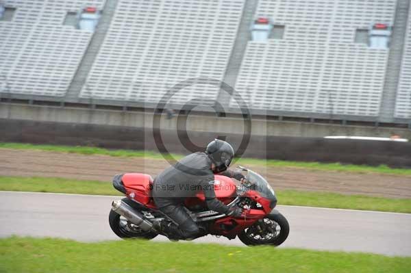 Motorcycle action photographs;Rockingham;Rockingham photographs;Trackday digital images;event digital images;eventdigitalimages;no limits trackday;peter wileman photography;rockingham corby northamptonshire;trackday;trackday photos