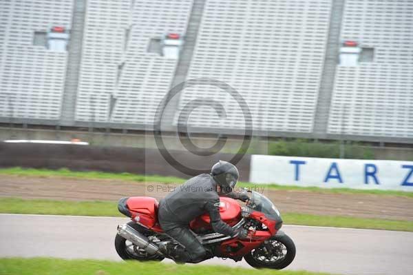 Motorcycle action photographs;Rockingham;Rockingham photographs;Trackday digital images;event digital images;eventdigitalimages;no limits trackday;peter wileman photography;rockingham corby northamptonshire;trackday;trackday photos