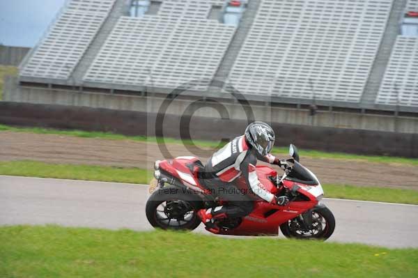 Motorcycle action photographs;Rockingham;Rockingham photographs;Trackday digital images;event digital images;eventdigitalimages;no limits trackday;peter wileman photography;rockingham corby northamptonshire;trackday;trackday photos