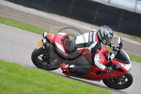 Motorcycle action photographs;Rockingham;Rockingham photographs;Trackday digital images;event digital images;eventdigitalimages;no limits trackday;peter wileman photography;rockingham corby northamptonshire;trackday;trackday photos