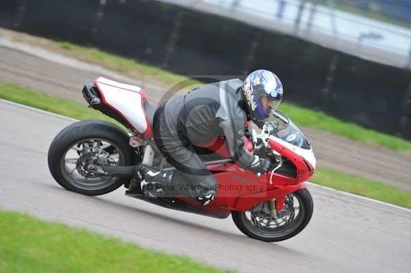 Motorcycle action photographs;Rockingham;Rockingham photographs;Trackday digital images;event digital images;eventdigitalimages;no limits trackday;peter wileman photography;rockingham corby northamptonshire;trackday;trackday photos