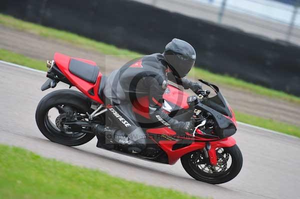 Motorcycle action photographs;Rockingham;Rockingham photographs;Trackday digital images;event digital images;eventdigitalimages;no limits trackday;peter wileman photography;rockingham corby northamptonshire;trackday;trackday photos