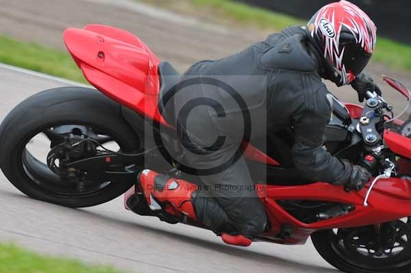 Motorcycle action photographs;Rockingham;Rockingham photographs;Trackday digital images;event digital images;eventdigitalimages;no limits trackday;peter wileman photography;rockingham corby northamptonshire;trackday;trackday photos