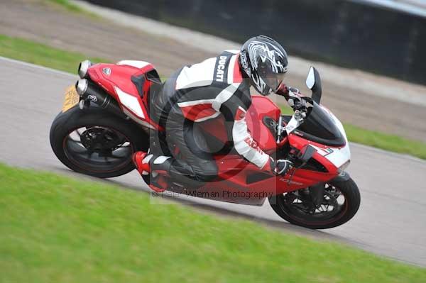 Motorcycle action photographs;Rockingham;Rockingham photographs;Trackday digital images;event digital images;eventdigitalimages;no limits trackday;peter wileman photography;rockingham corby northamptonshire;trackday;trackday photos