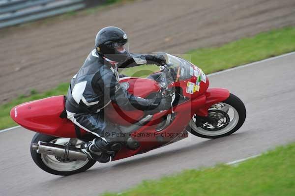 Motorcycle action photographs;Rockingham;Rockingham photographs;Trackday digital images;event digital images;eventdigitalimages;no limits trackday;peter wileman photography;rockingham corby northamptonshire;trackday;trackday photos