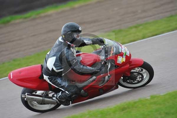 Motorcycle action photographs;Rockingham;Rockingham photographs;Trackday digital images;event digital images;eventdigitalimages;no limits trackday;peter wileman photography;rockingham corby northamptonshire;trackday;trackday photos