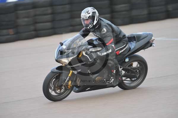 Motorcycle action photographs;Rockingham;Rockingham photographs;Trackday digital images;event digital images;eventdigitalimages;no limits trackday;peter wileman photography;rockingham corby northamptonshire;trackday;trackday photos