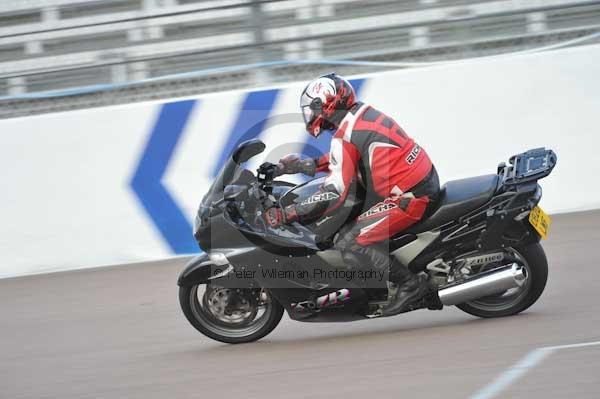 Motorcycle action photographs;Rockingham;Rockingham photographs;Trackday digital images;event digital images;eventdigitalimages;no limits trackday;peter wileman photography;rockingham corby northamptonshire;trackday;trackday photos