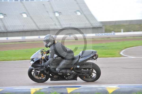 Motorcycle action photographs;Rockingham;Rockingham photographs;Trackday digital images;event digital images;eventdigitalimages;no limits trackday;peter wileman photography;rockingham corby northamptonshire;trackday;trackday photos