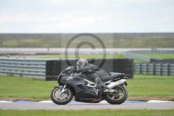 Motorcycle action photographs;Rockingham;Rockingham photographs;Trackday digital images;event digital images;eventdigitalimages;no limits trackday;peter wileman photography;rockingham corby northamptonshire;trackday;trackday photos