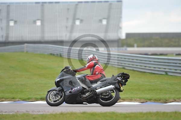 Motorcycle action photographs;Rockingham;Rockingham photographs;Trackday digital images;event digital images;eventdigitalimages;no limits trackday;peter wileman photography;rockingham corby northamptonshire;trackday;trackday photos