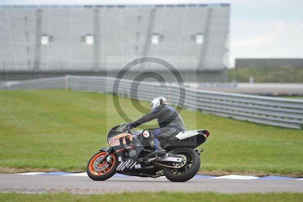 Motorcycle action photographs;Rockingham;Rockingham photographs;Trackday digital images;event digital images;eventdigitalimages;no limits trackday;peter wileman photography;rockingham corby northamptonshire;trackday;trackday photos