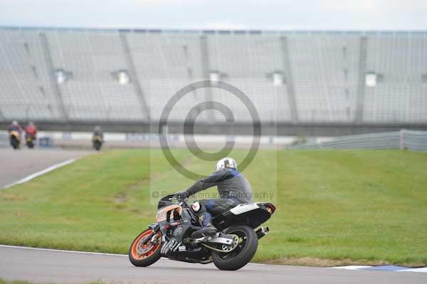 Motorcycle action photographs;Rockingham;Rockingham photographs;Trackday digital images;event digital images;eventdigitalimages;no limits trackday;peter wileman photography;rockingham corby northamptonshire;trackday;trackday photos