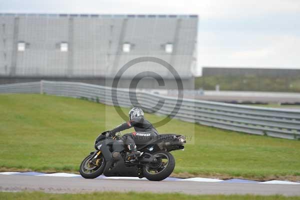 Motorcycle action photographs;Rockingham;Rockingham photographs;Trackday digital images;event digital images;eventdigitalimages;no limits trackday;peter wileman photography;rockingham corby northamptonshire;trackday;trackday photos